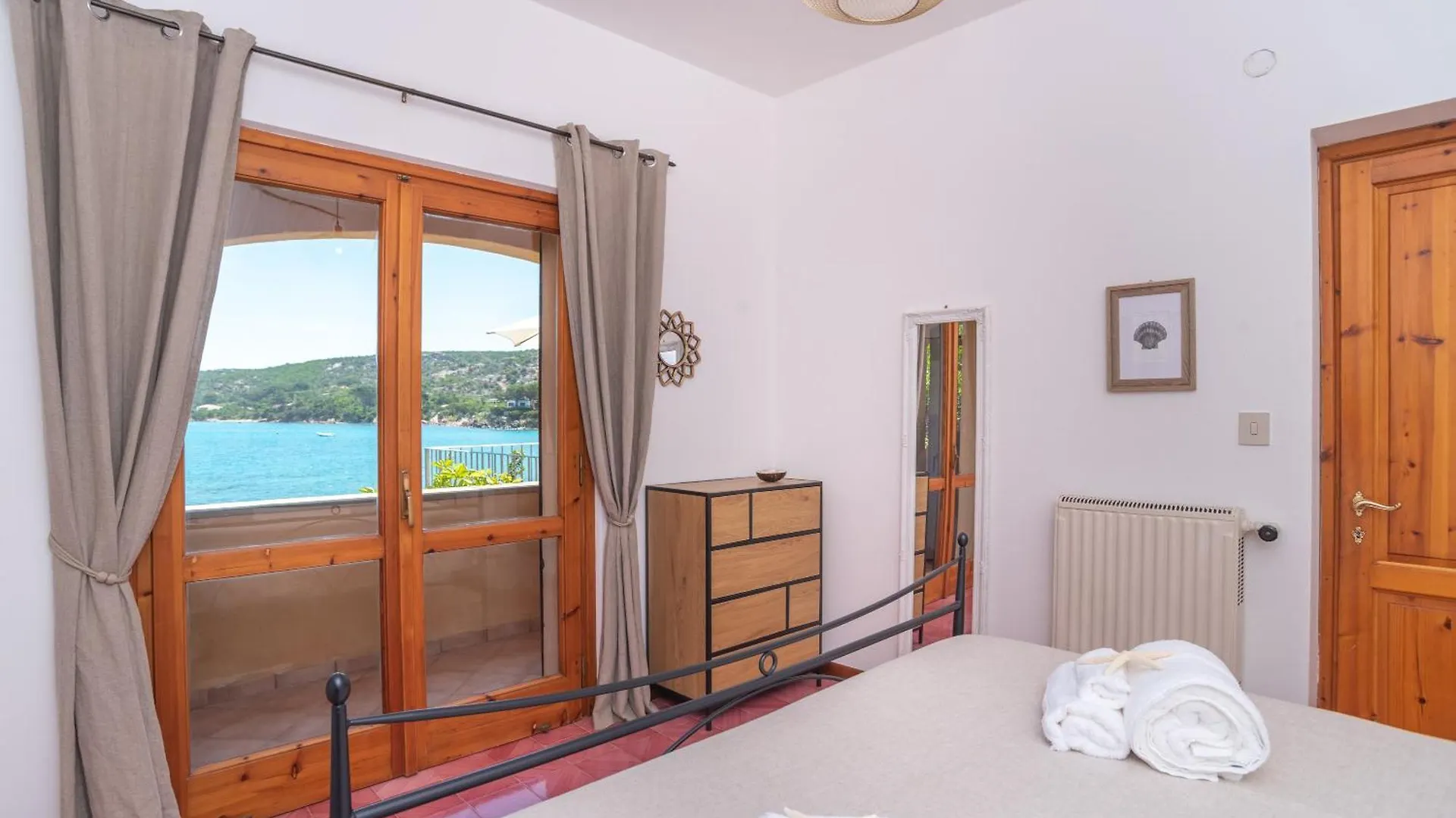 Sa Villa De Su Mari سان تيودورو