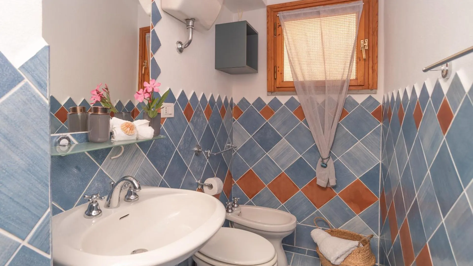 Sa Villa De Su Mari سان تيودورو