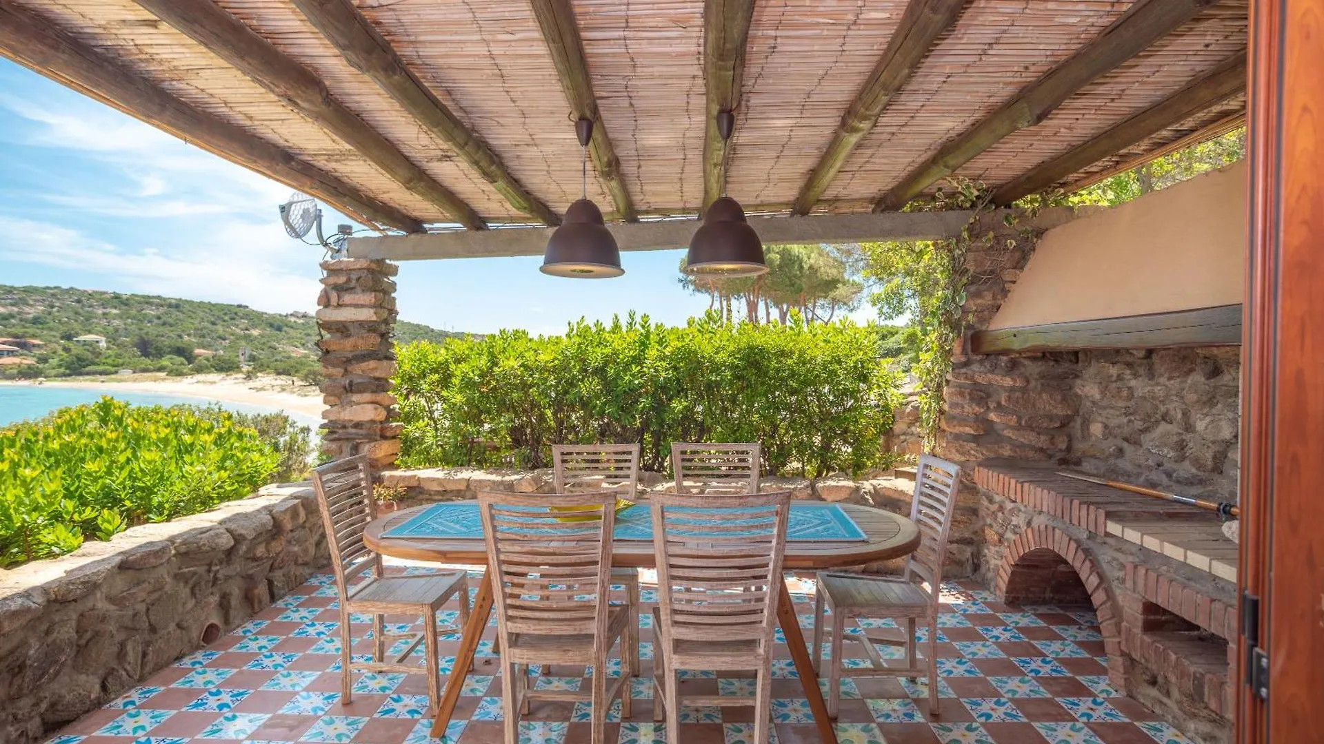 Sa Villa De Su Mari سان تيودورو