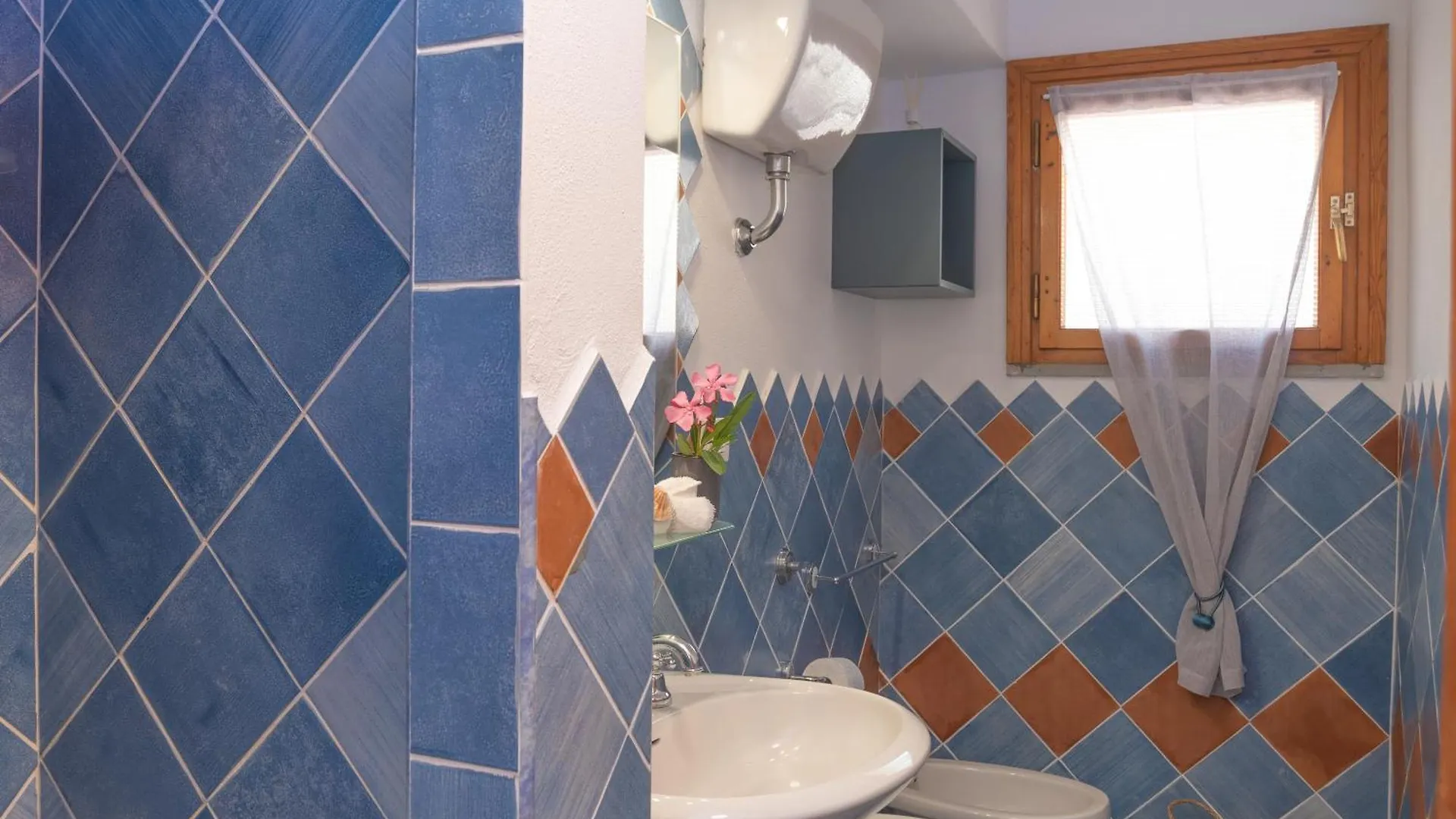 Sa Villa De Su Mari سان تيودورو