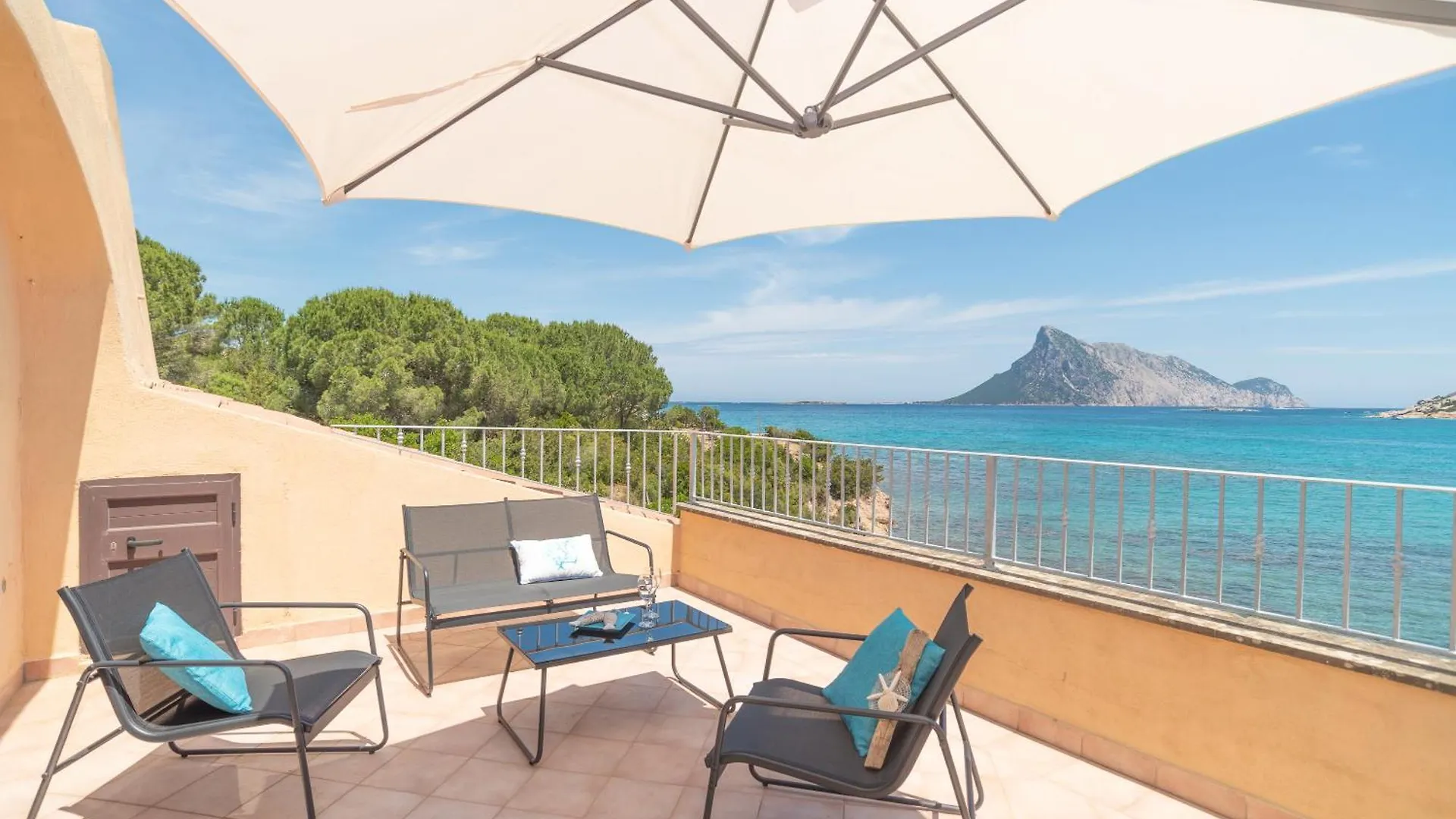Sa Villa De Su Mari سان تيودورو 0*,